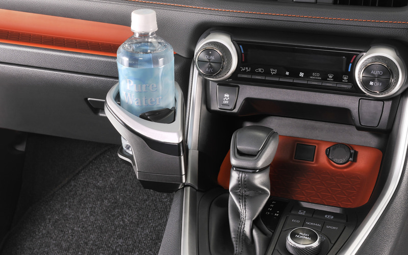 カーメイト、「カローラ」「RAV4」専用ドリンクホルダー エアコンの風