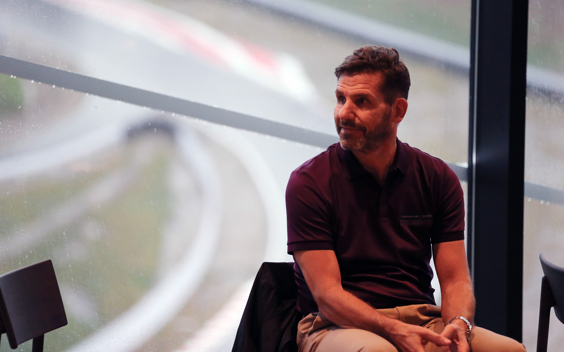 10月1日に行なわれたオープニングセレモニーに出席したポルシェジャパン株式会社 CEO ミヒャエル・キルシュ氏。報道陣向けの囲み取材では、PEC東京がディーラーでもサーキットでもないポルシェを体験するセンターだと解説した