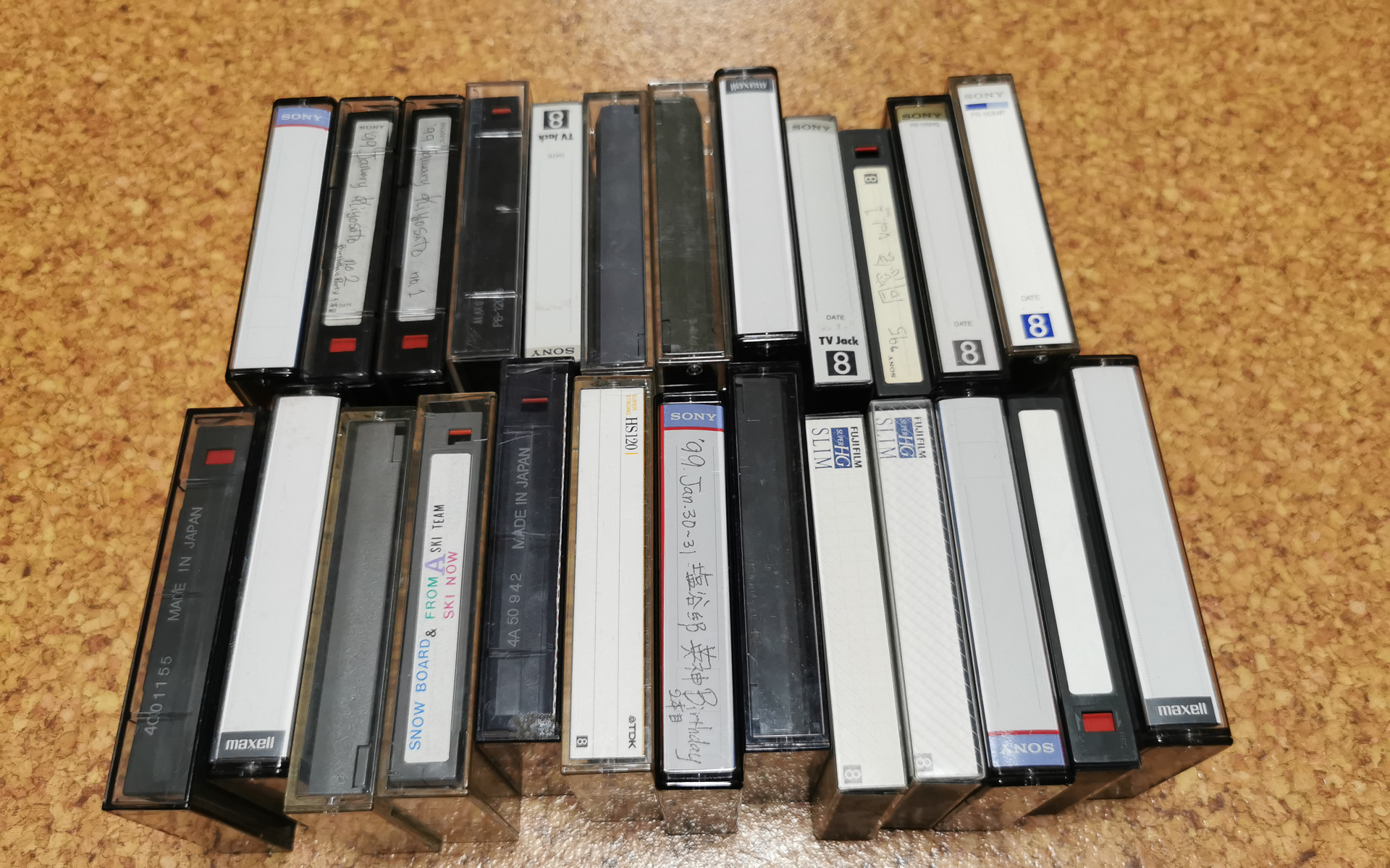 もはや何が映っているのかすら覚えていないテープ。だけど捨てられない性分