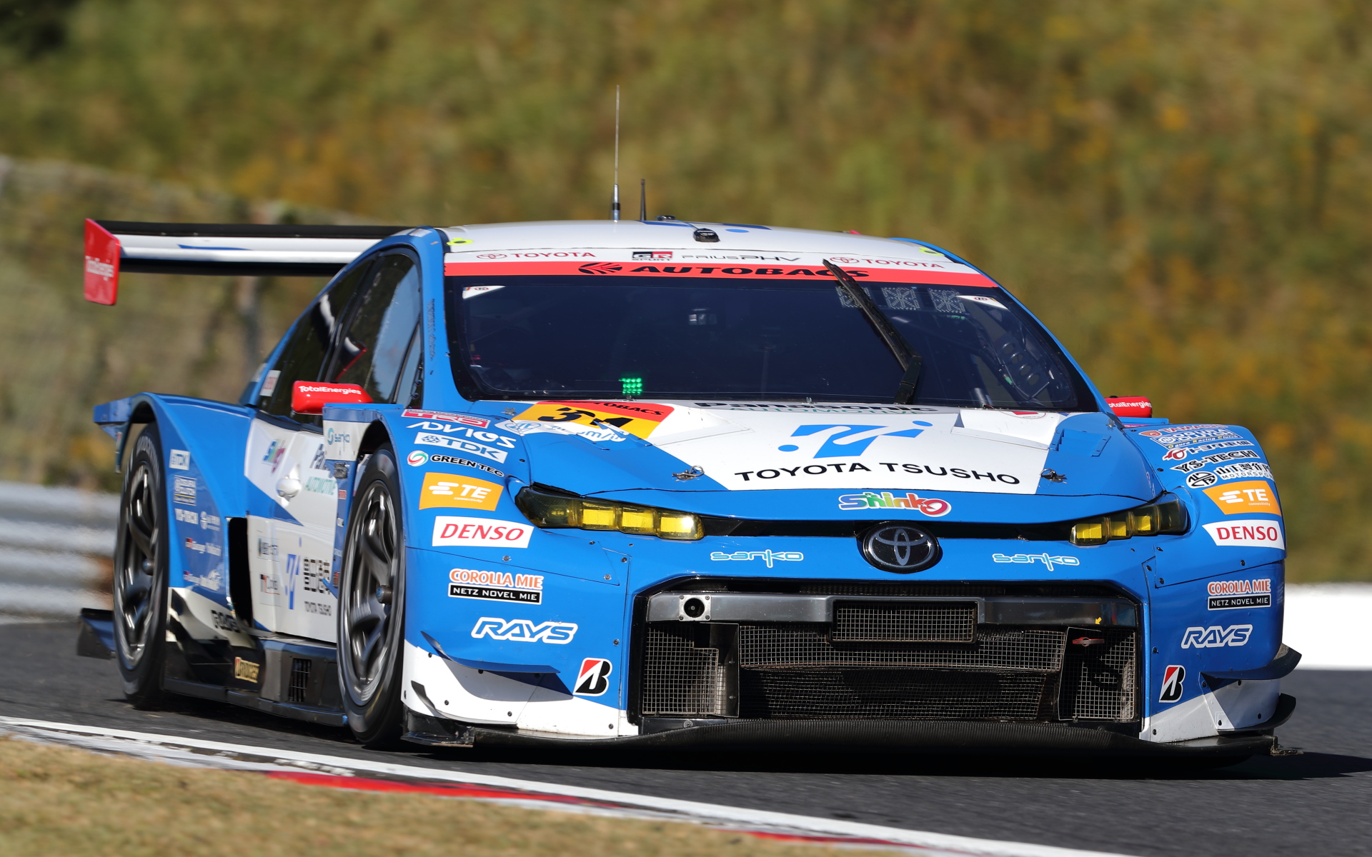 31号車 TOYOTA GR SPORT PRIUS PHV apr GT（嵯峨宏紀/中山友貴組、BS）がGT300のトップタイム。コースレコードを記録