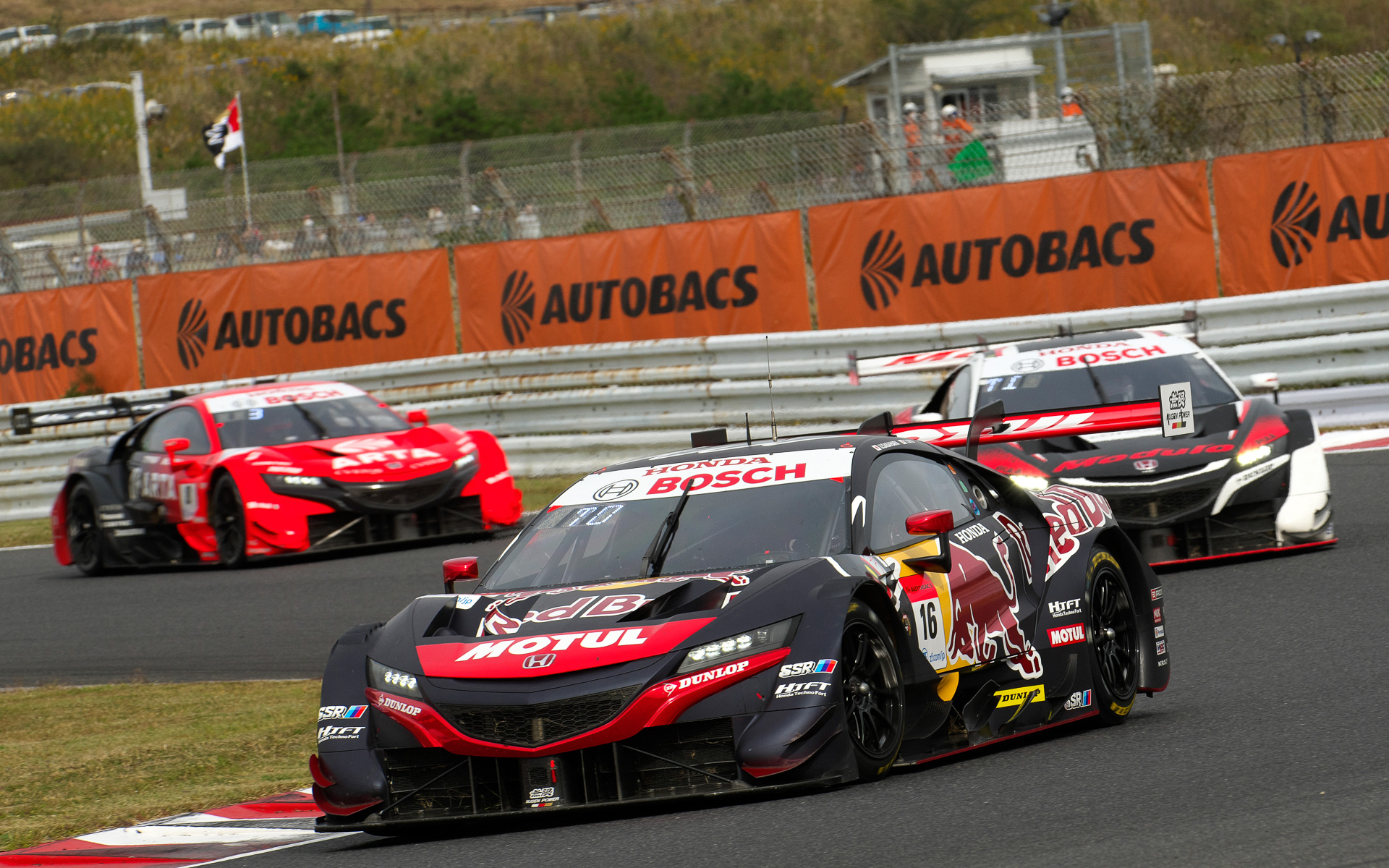 レース序盤をリードした16号車 Red Bull MOTUL MUGEN NSX-GT