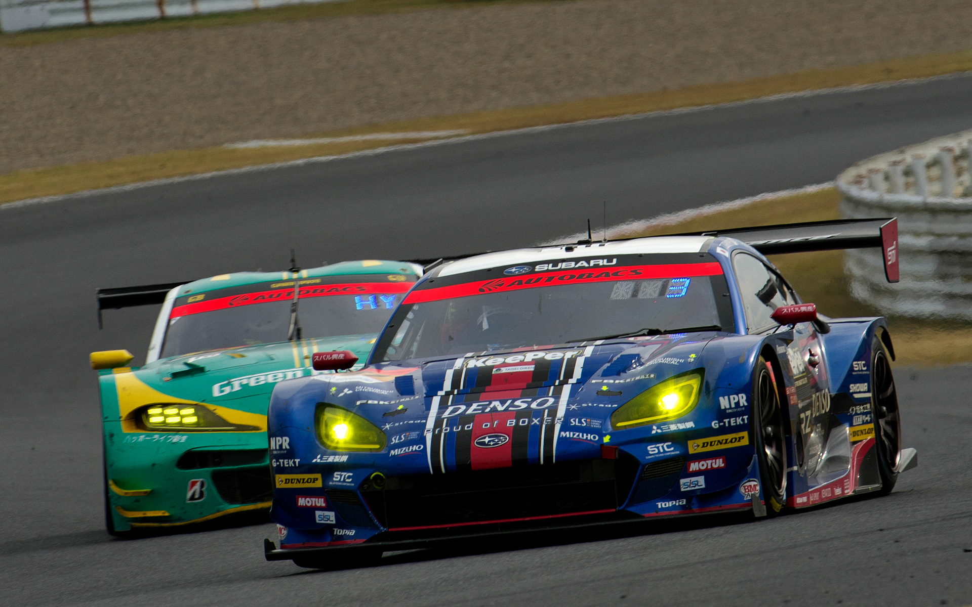 61号車と52号車の3位争い