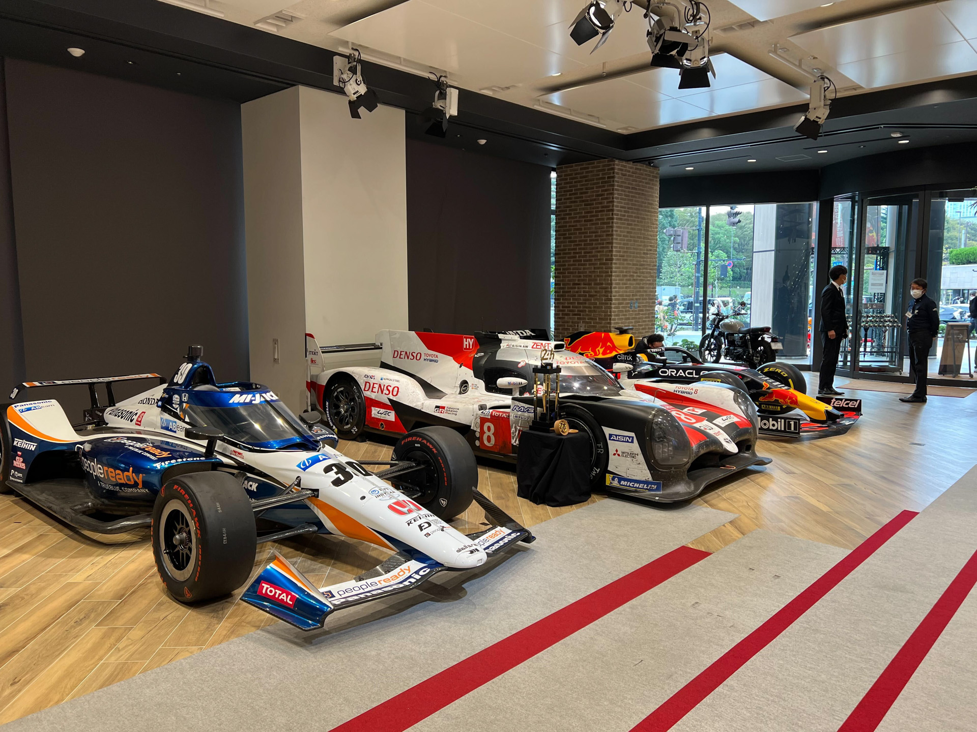 Hondaウエルカムプラザ青山に展示されたF1、インディカー、ル・マン参戦マシン