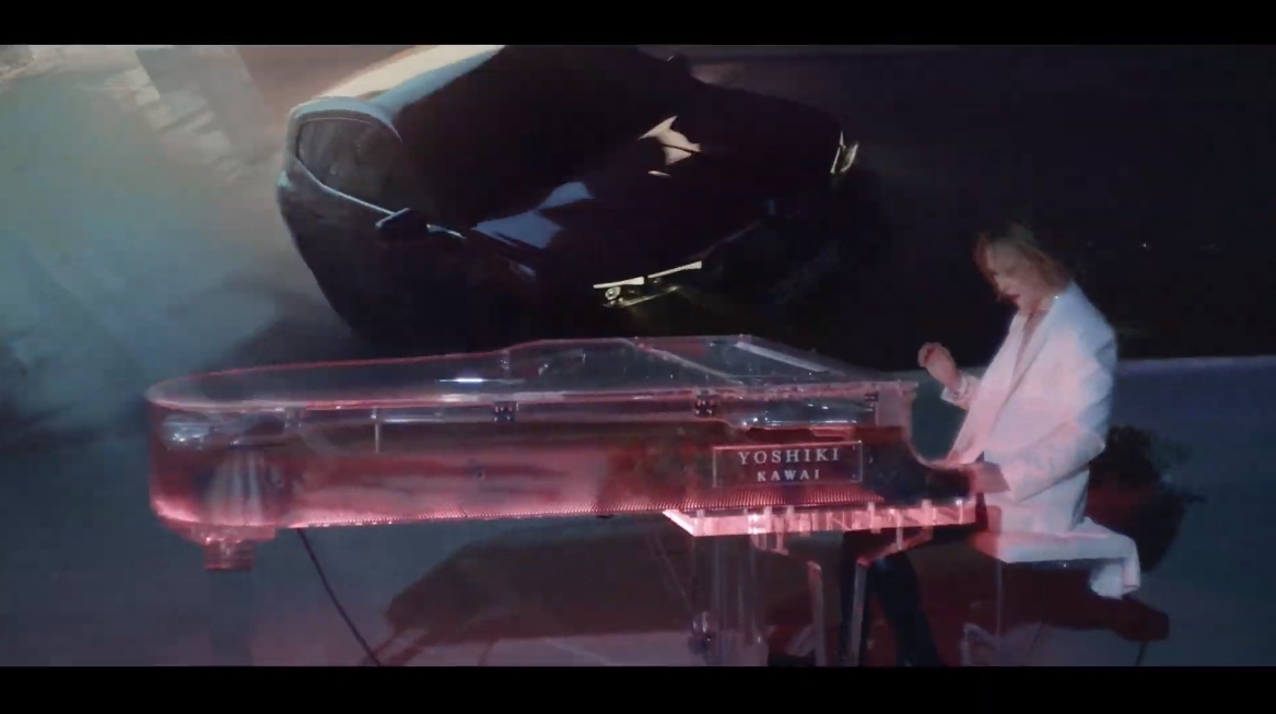 YOSHIKIさんが2013年に発表した「Miracle」のスペシャルバージョンを披露。YOSHIKIさんの演奏する姿にBMWモデルの走行シーンがインサートされたほか、演奏中に昼夜が入れ替わるといった“ミラクル”も演出された