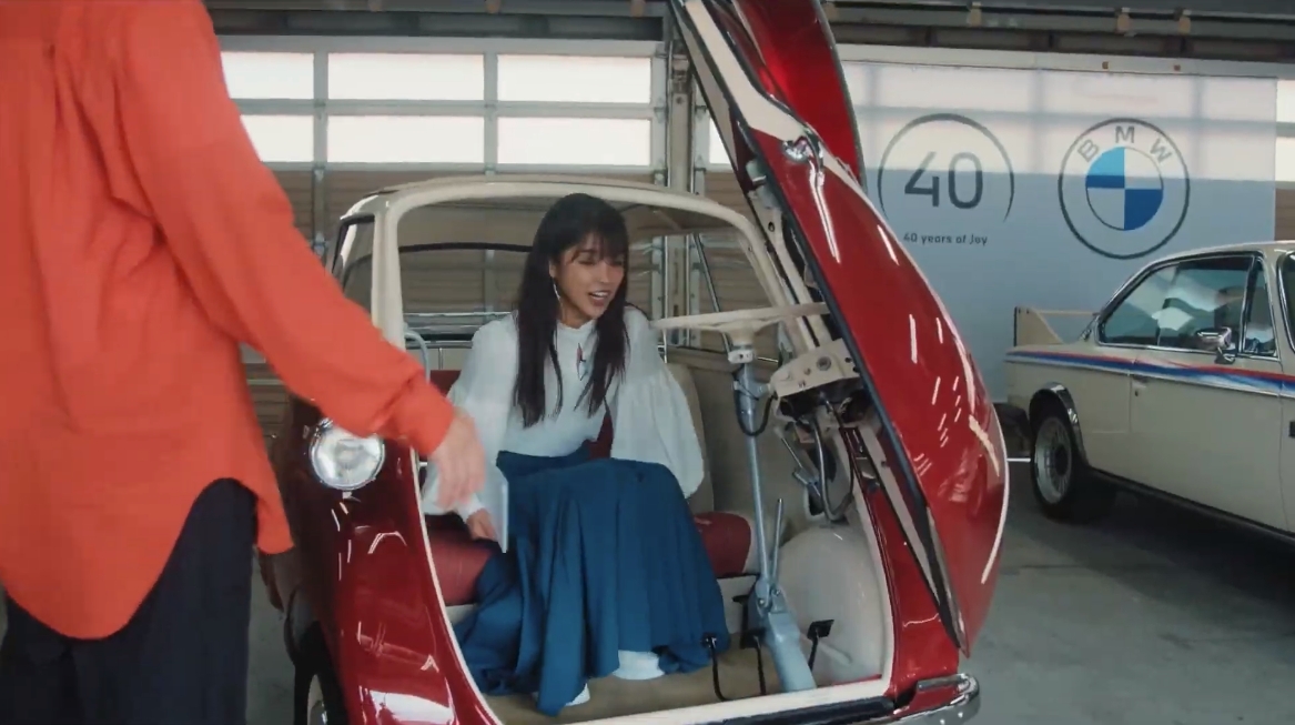 フロントのドアを発見して、岡副さんが乗車体験