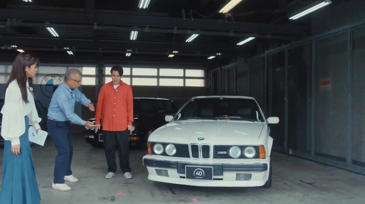 菰田氏は特徴的な「シャークノーズ」について紹介し、岡副さんも「シブい」とリアクション