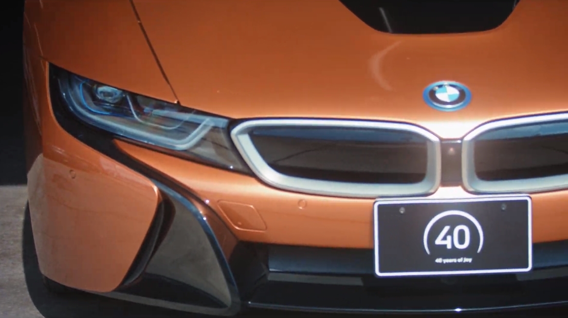 吉村さんの愛車でもある「i8 ロードスター」