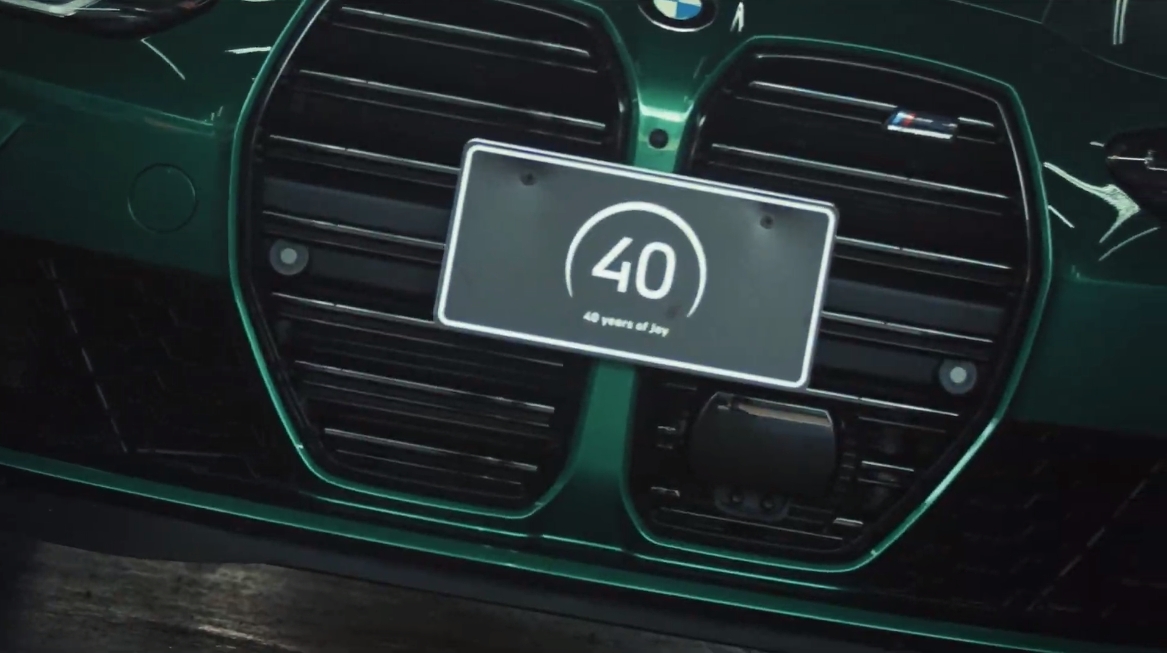 菰田氏は外観デザインの時代に合わせた進化を説明