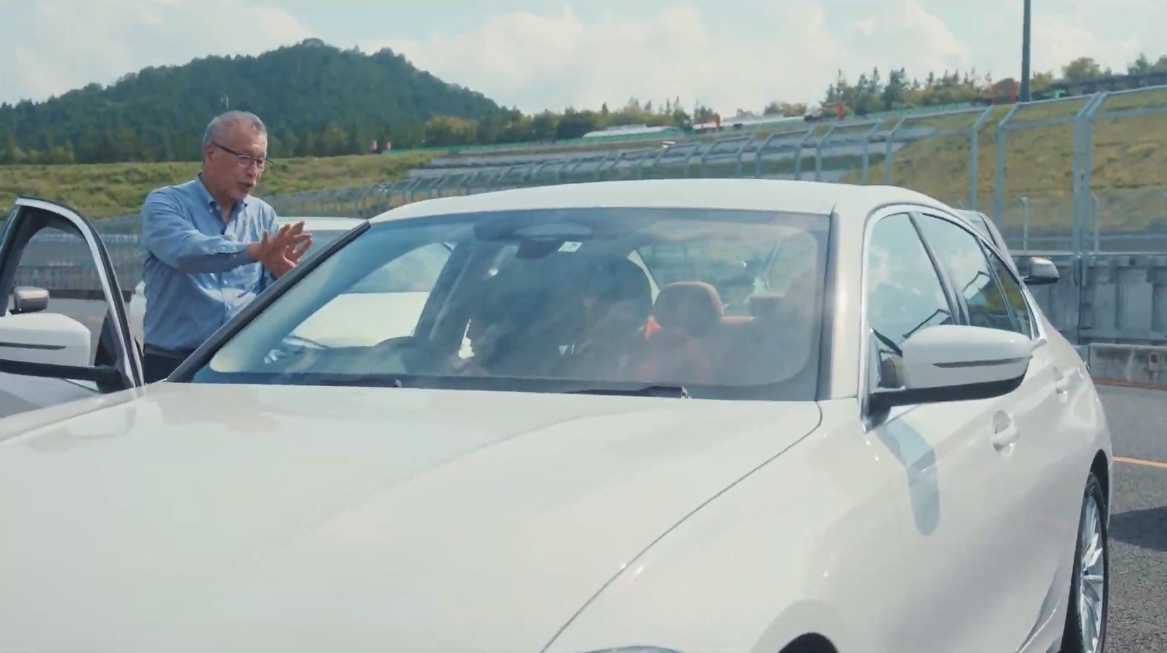 菰田氏はインテリアにまつわるBMWの設計哲学を紹介した