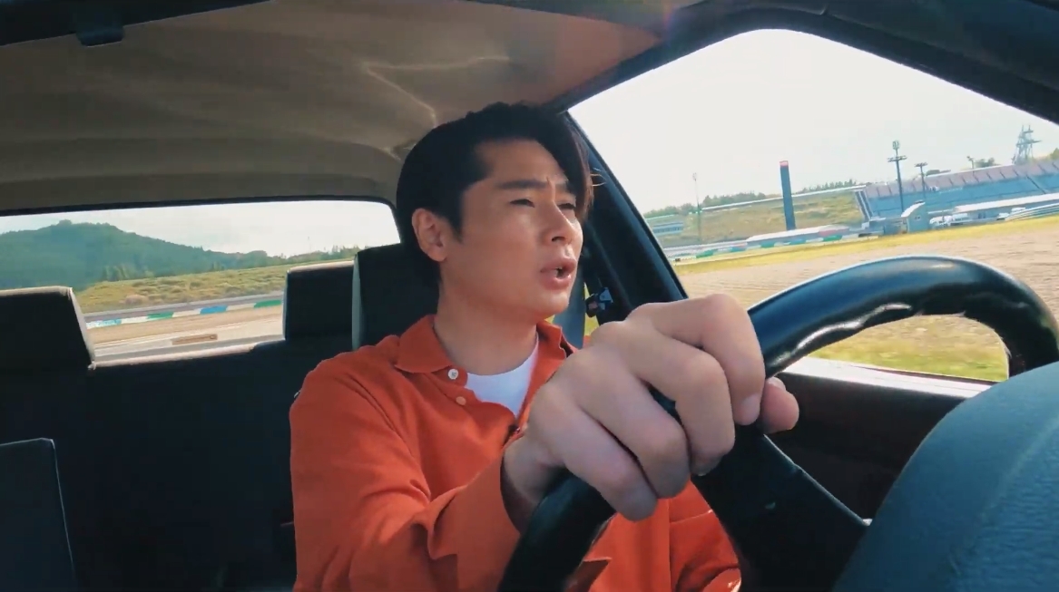 サーキットでクルマを運転するのは初めてという吉村さんだったが、走行後はテンション爆上がり。走らせる前は「ご老体なのかな？」と思っていたという3シリーズも、ペースが上がってくるにつれて軽快感が楽しめたという