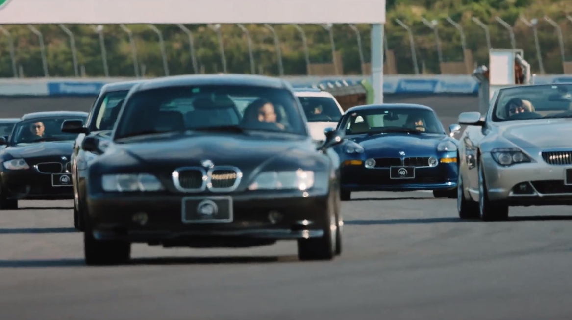 最後にはピット内で展示された歴代モデルのパレードランが行なわれて終了となった