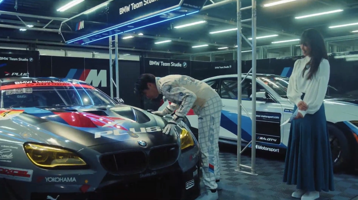 吉村さんが「これ、エンジン入れ忘れてるんじゃないですか？」と言うほど深くえぐり込まれた排熱ダクト