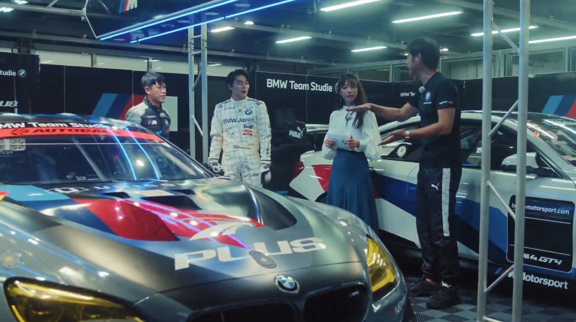 585PS以上を発生するという5.0リッターV型8気筒ツインターボエンジンのサウンドがピット内に響き渡る