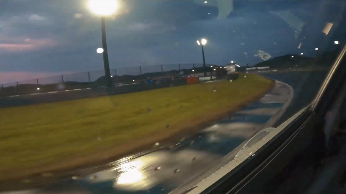 車内には吉村さんの絶叫が響く