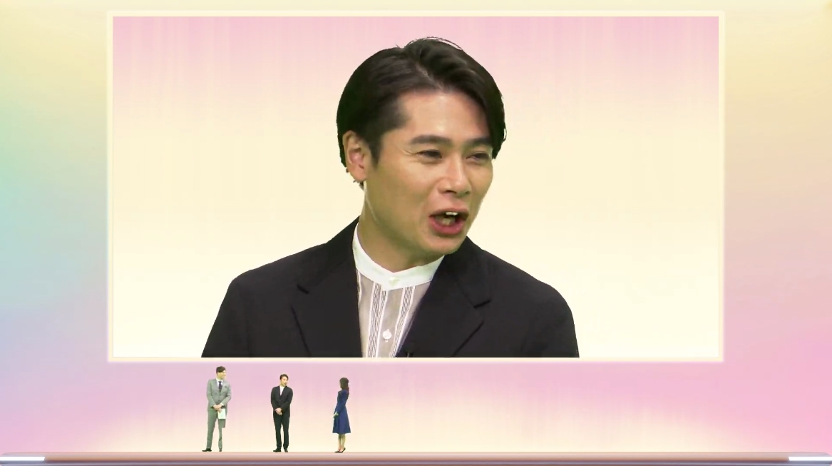 ムービー終了後のステージで、吉村さんは「容赦なくやってくれてGがハンパなかったんで、猫背だった姿勢がちょっとよくなった気がしますよ」「体が固定されているので顔の骨が前に出そうだった」「でも、本当にいい経験だったなと思います」とコメントしている