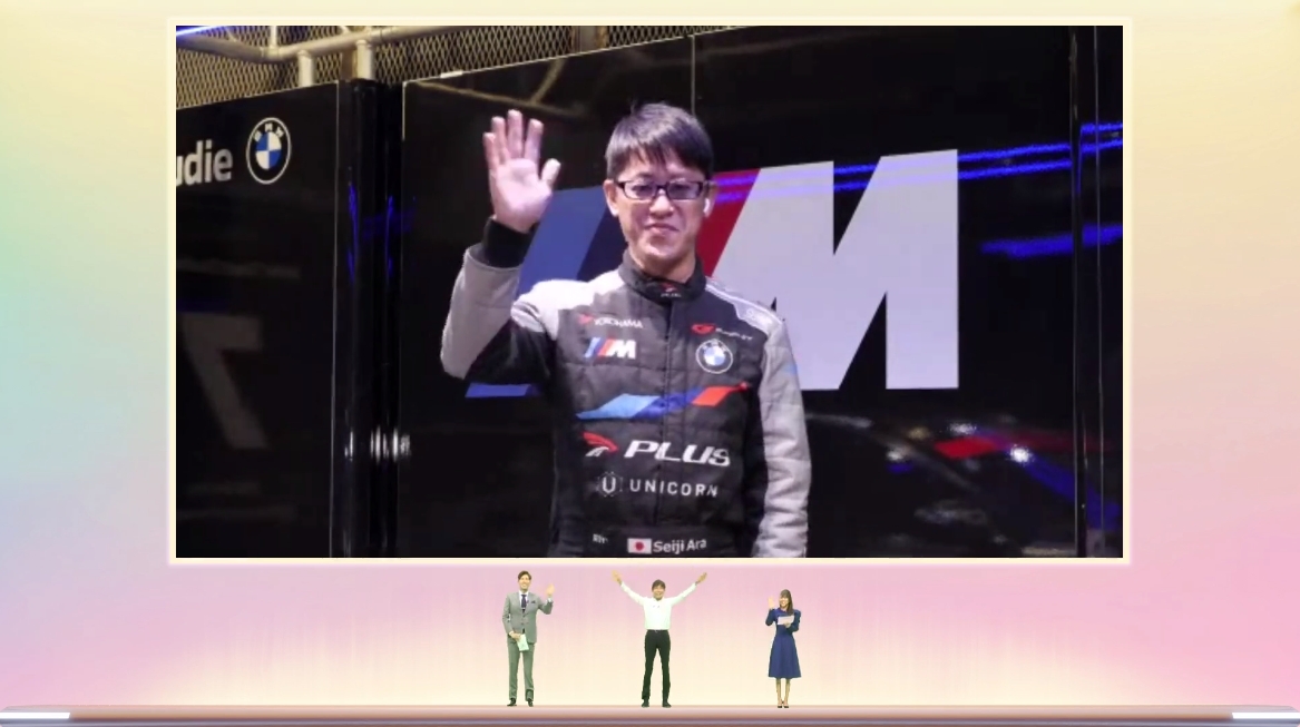 SUPER GTのレースに向けて大分入りしている荒選手と中継を結んでトークショーを実施