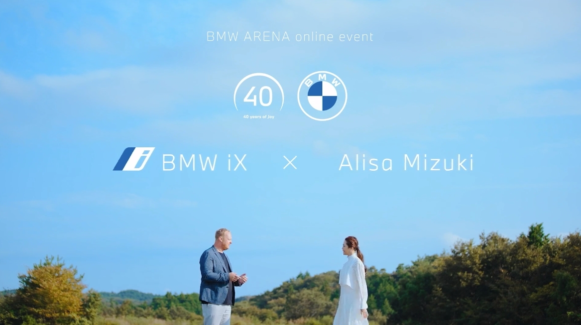 ビー・エム・ダブリュー Brett Rumble氏が観月さんにiXの魅力を解説していく