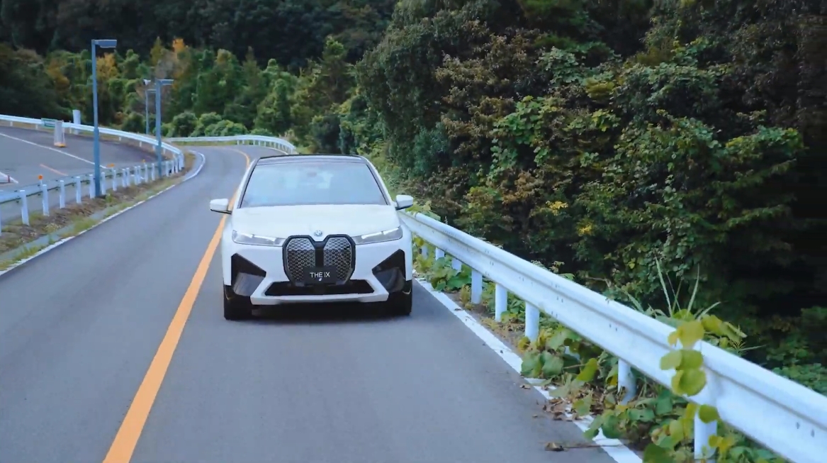 斜度の強い上り坂でもスムーズにぐいぐいと走り抜けていく