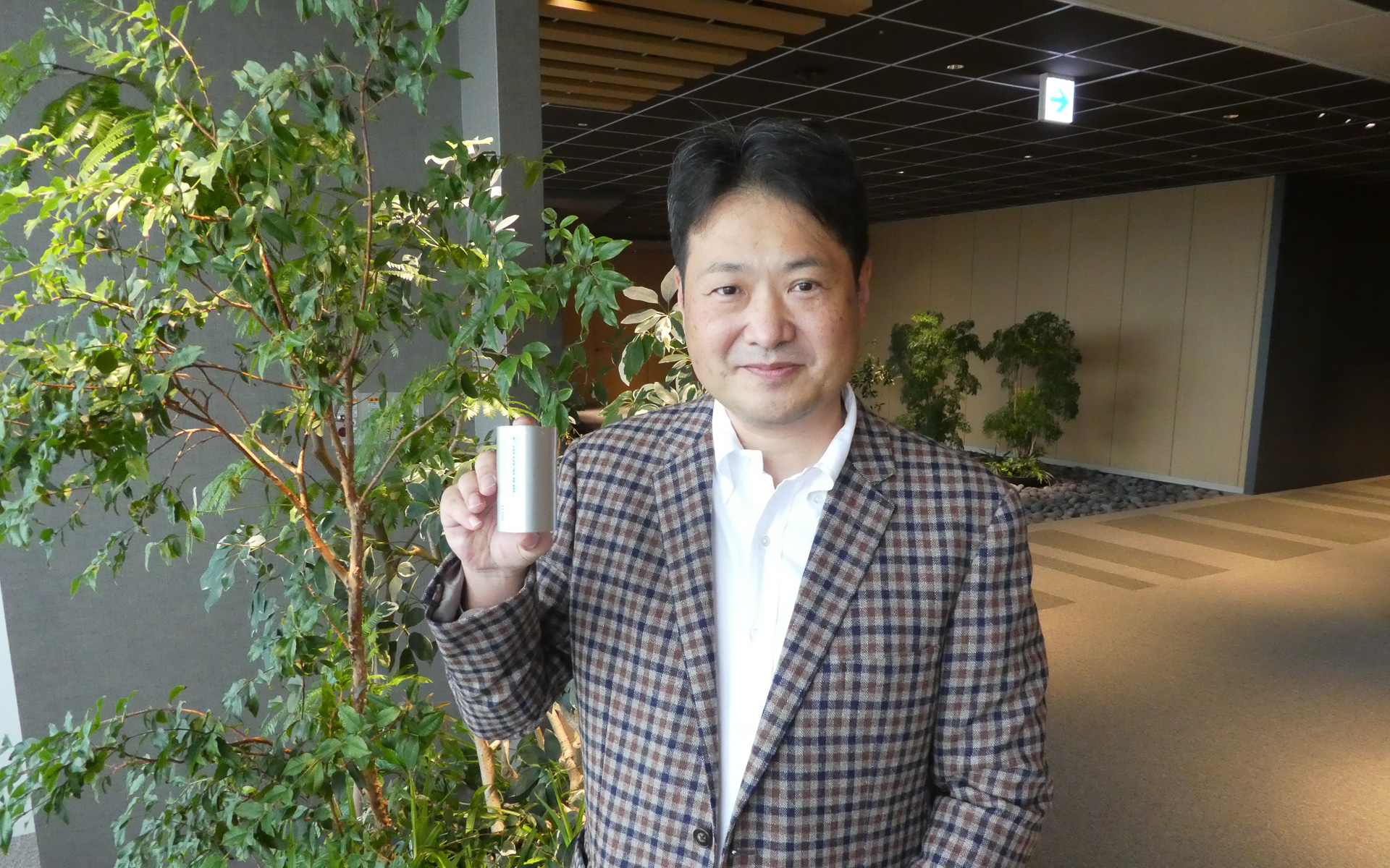 テスラ向けに開発している高容量車載電池の「4680」を初公開したパナソニック エナジー社 只信一生社長兼CEO