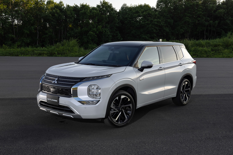 三菱自動車、「アウトランダーPHEV」フルモデルチェンジ 7名仕様登場で