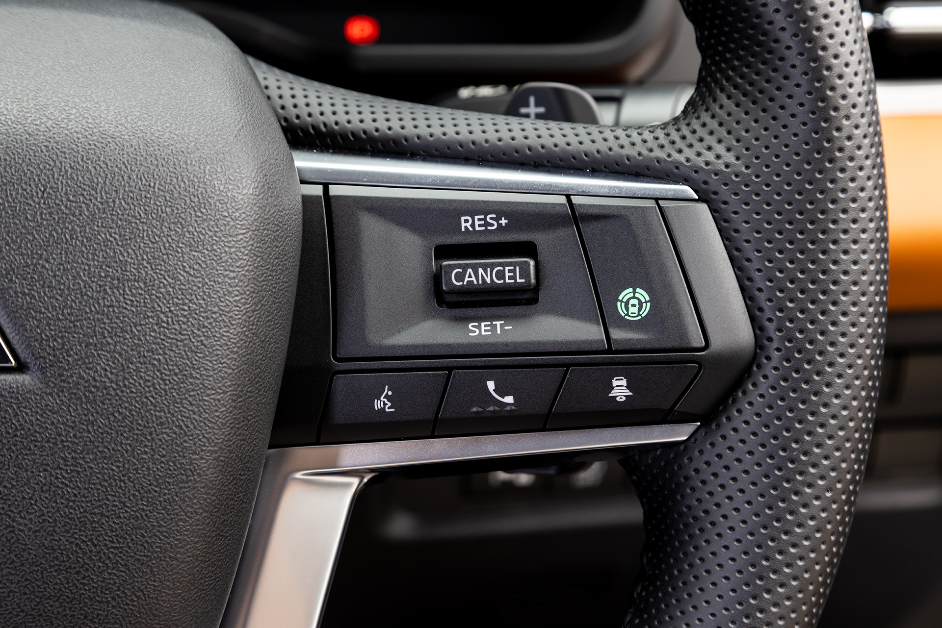 右にはMI-PILOTのボタンも