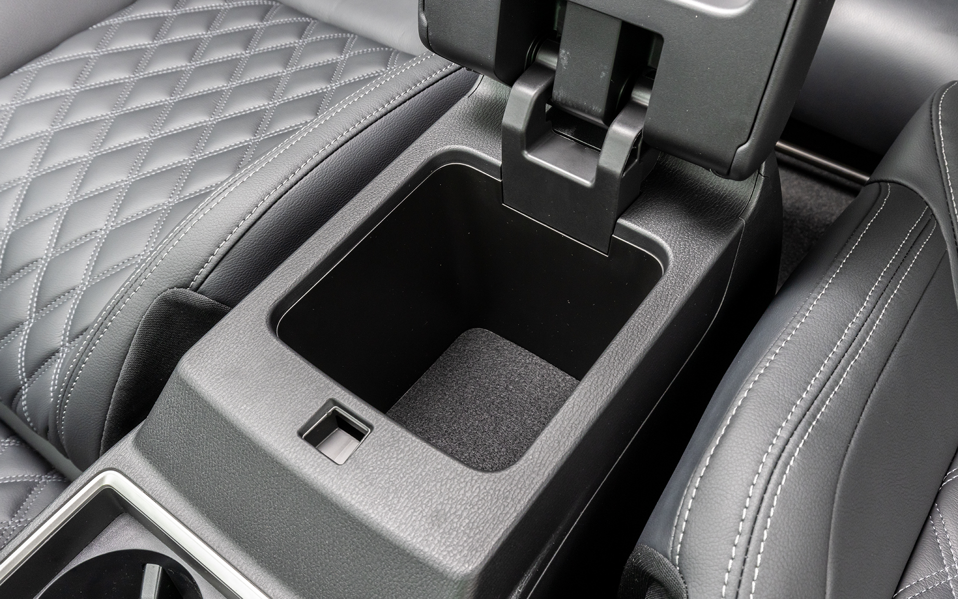 センターコンソールの収納スペース