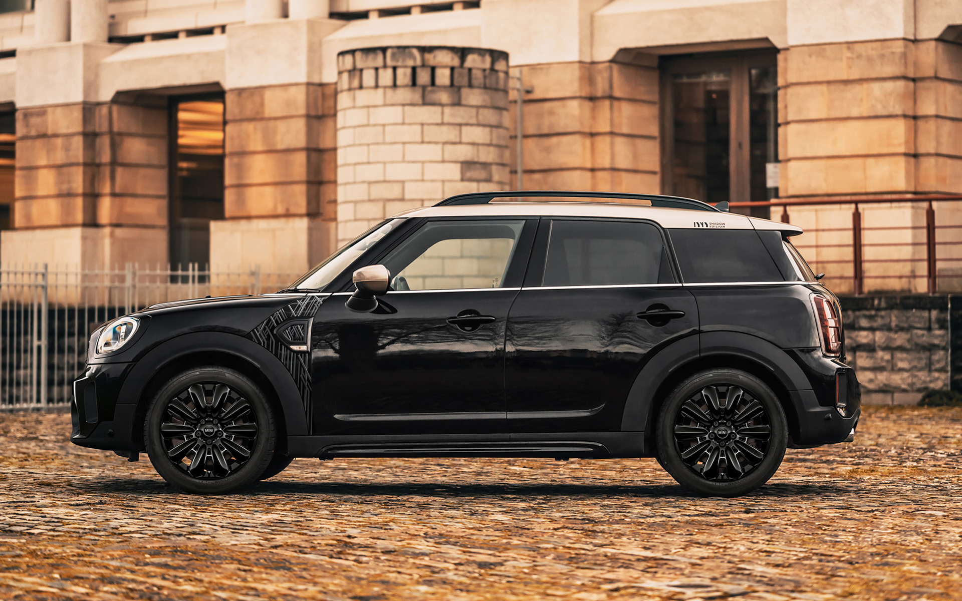 MINI クロスオーバー・シャドー・エディション