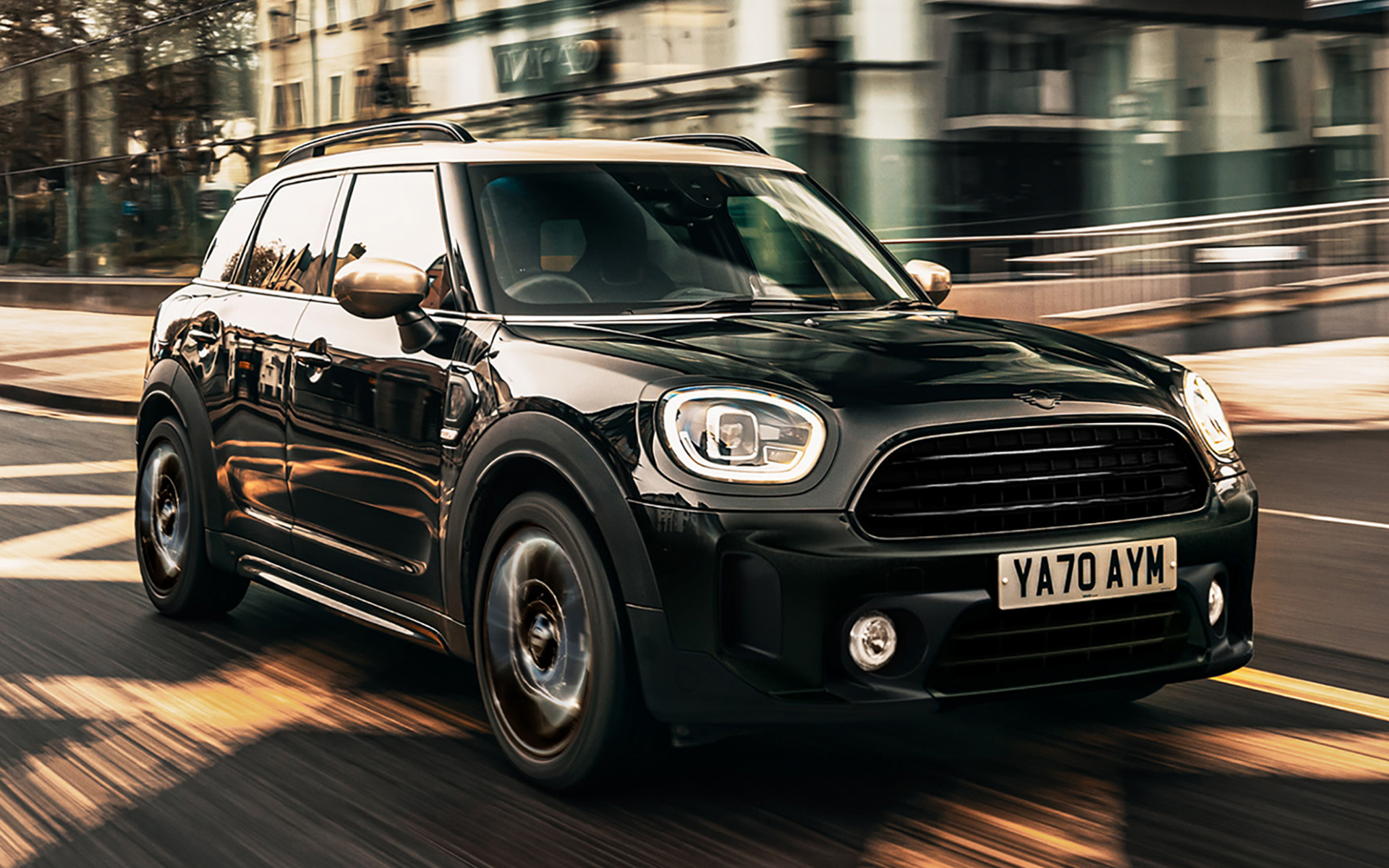 MINI クロスオーバー・シャドー・エディション