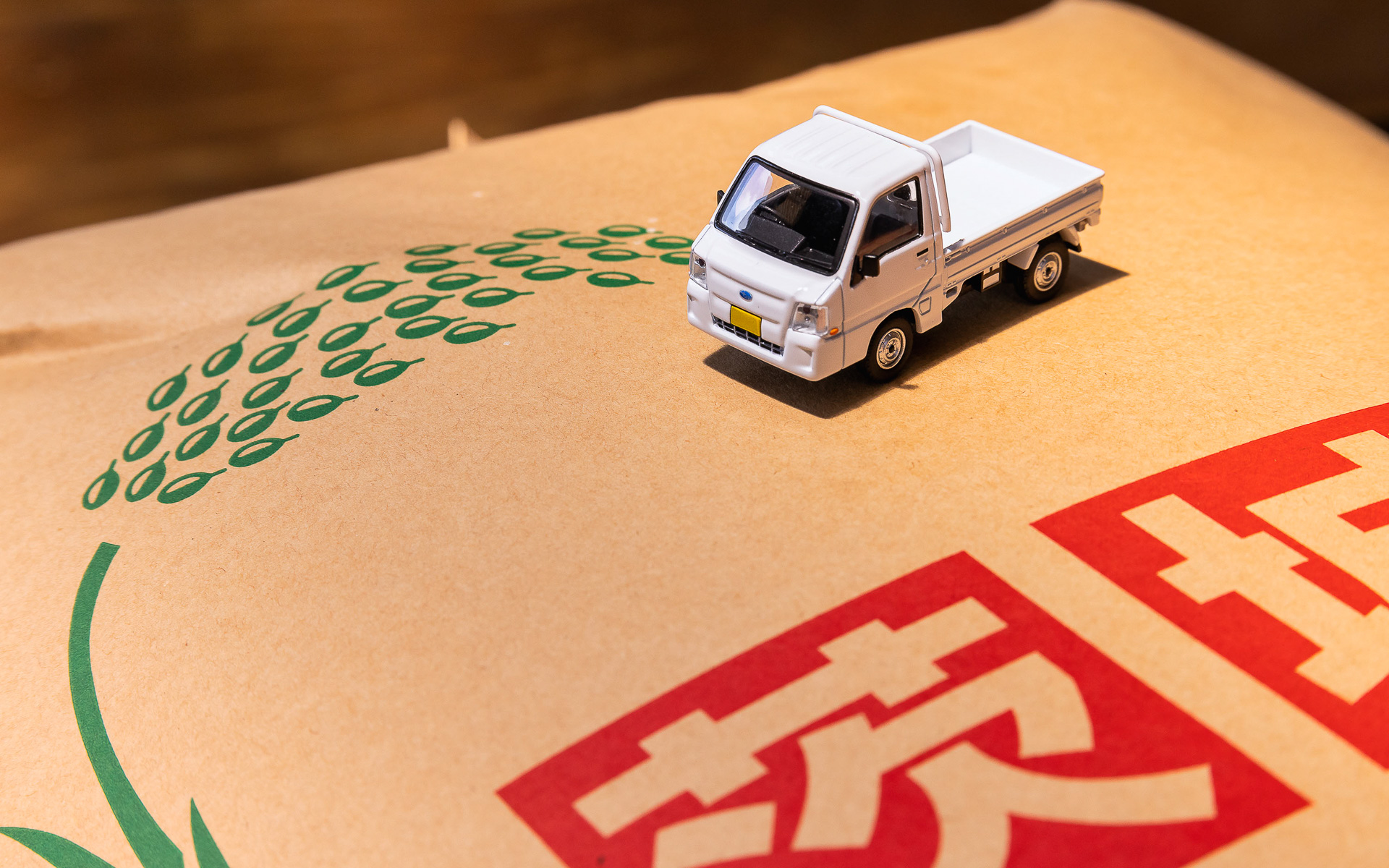 キャンペーンではAOKI FARMの「茨城産新米コシヒカリ（3kg）」と、おうち工作が楽しめる古川紙工の「紙雑貨品」詰め合わせが当たる