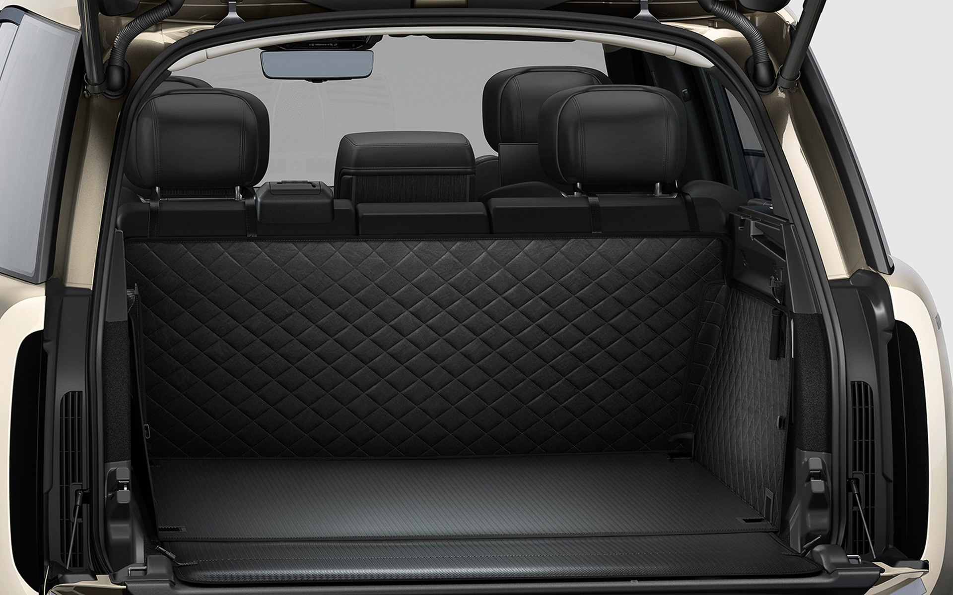 レンジローバーとして初めて7人乗りも用意