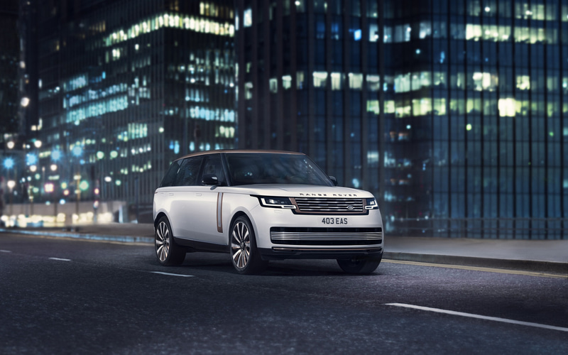 ランドローバー、新型「レンジローバー」世界初公開 MHEV/PHEV/BEV