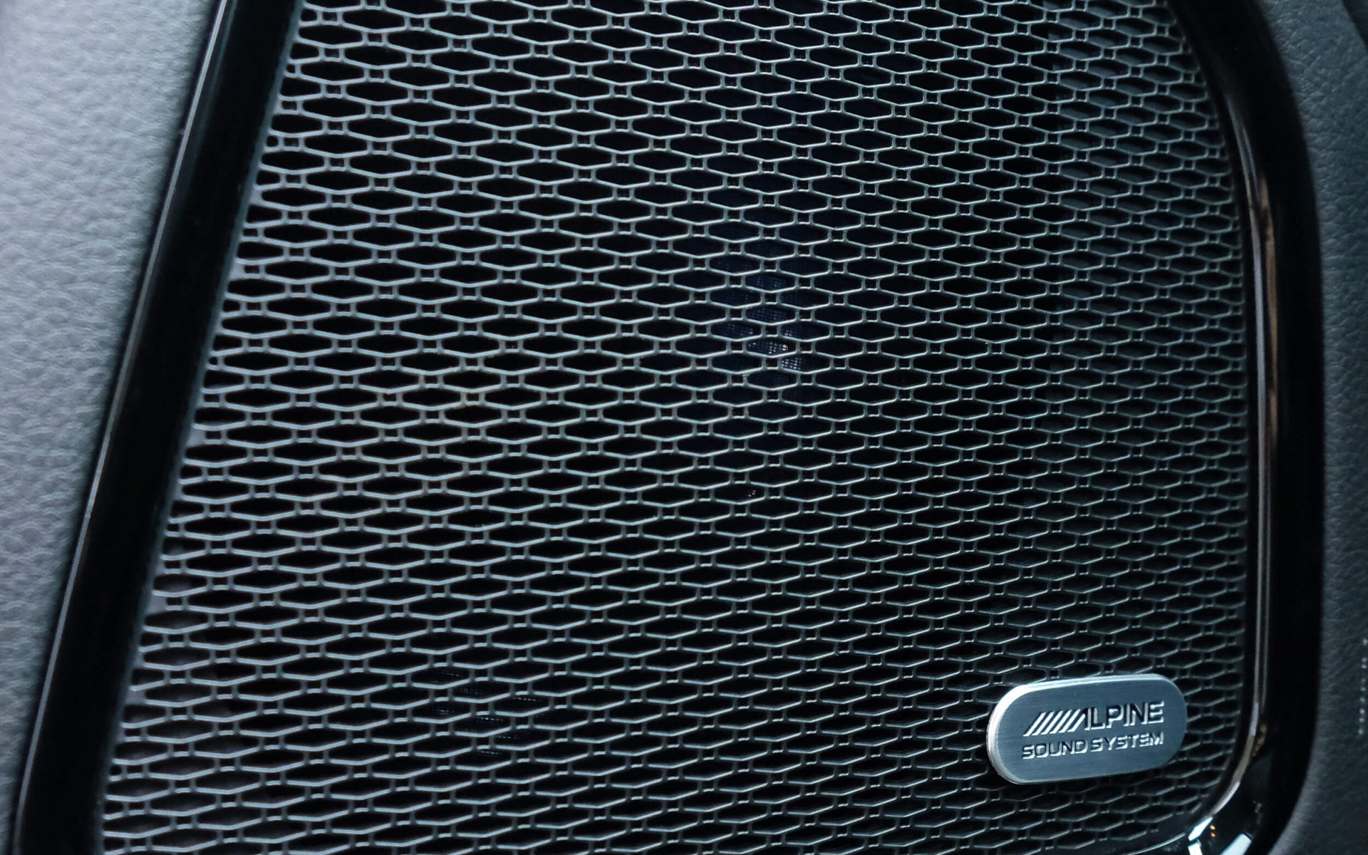 アルパイン プレミアムサウンドシステム（9スピーカー）