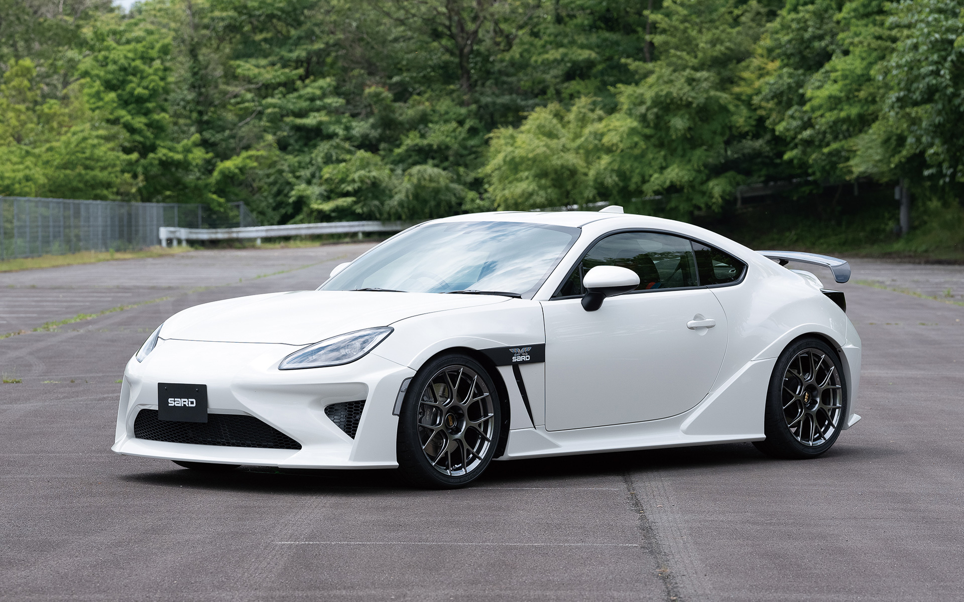 HKS、CUSCO、SARD、TOM’S、TRUST、BLITZのGR86専用パーツをGR Garageで販売