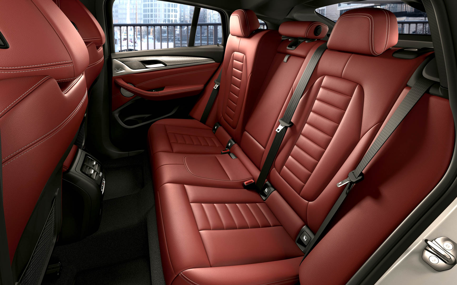 X4の内装とラゲッジ