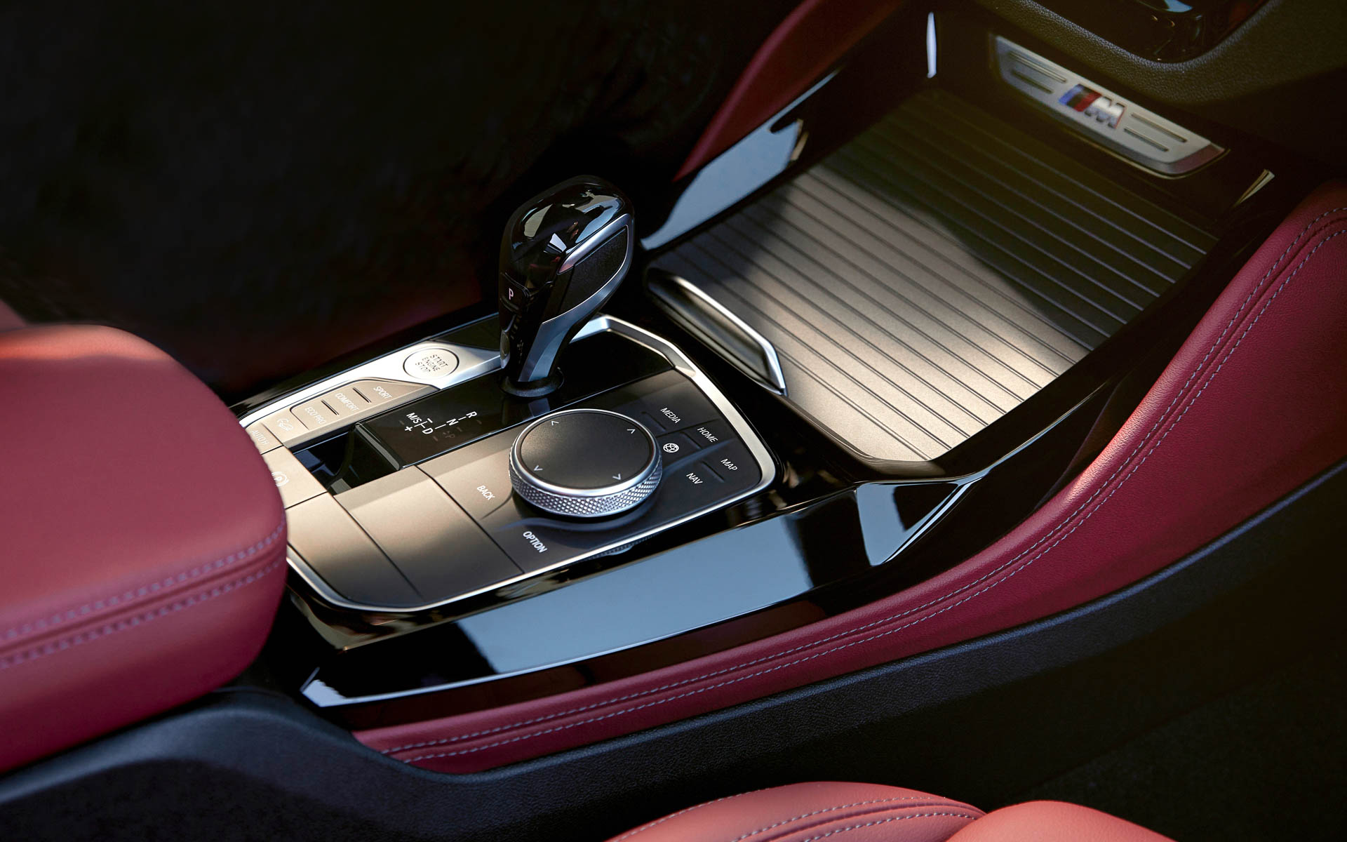 X4の内装とラゲッジ