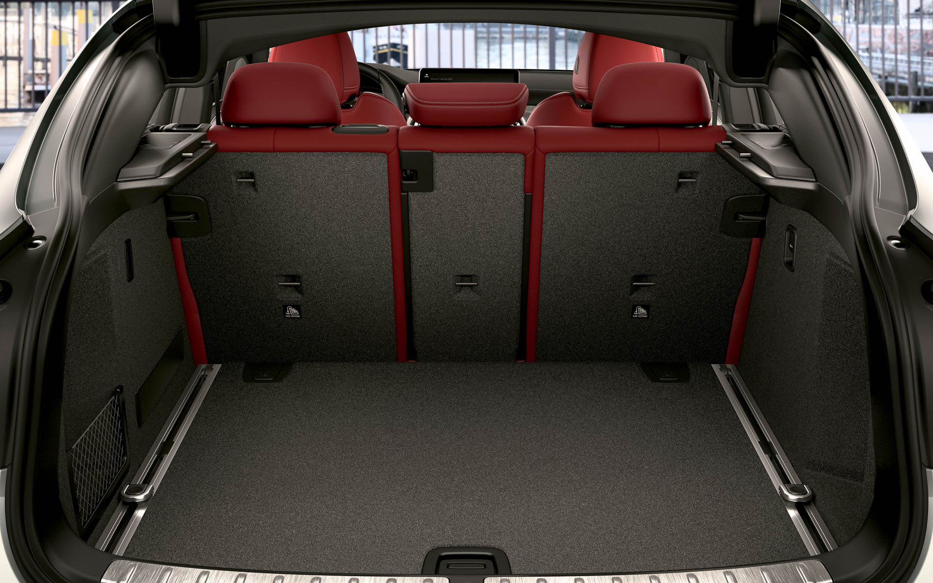 X4の内装とラゲッジ