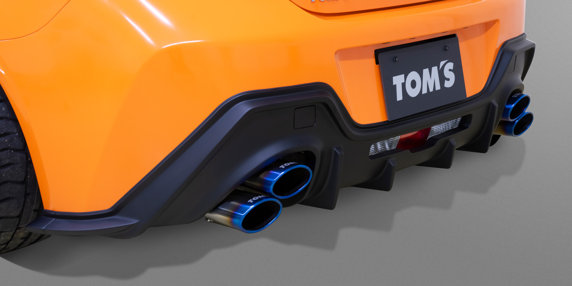 エキゾーストシステム「トムス・バレル」（4テール）