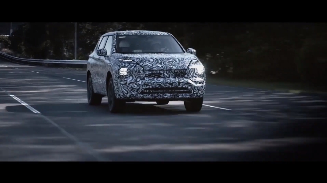 オンライン発表会の冒頭で流れた新型アウトランダーPHEVの走行ムービー