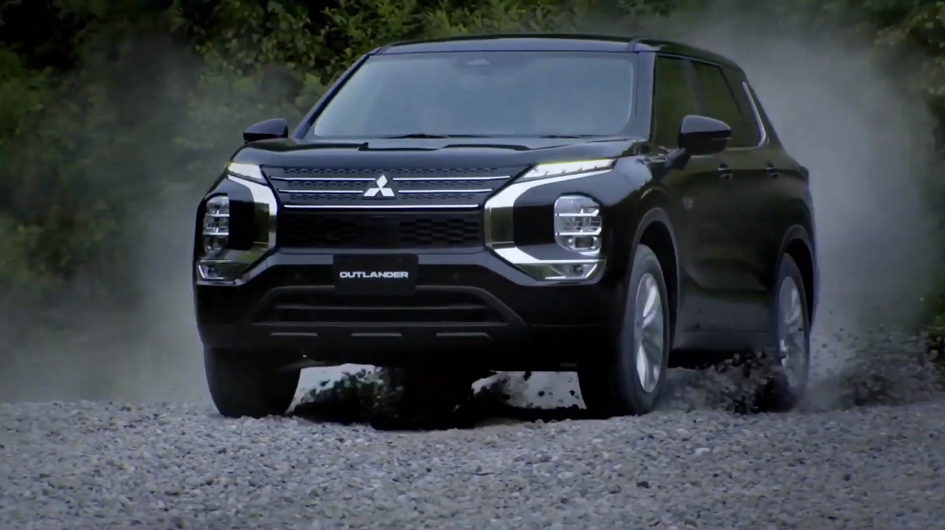 さまざまな路面で高い走行性能を発揮する点も新型アウトランダーPHEVの大きな魅力