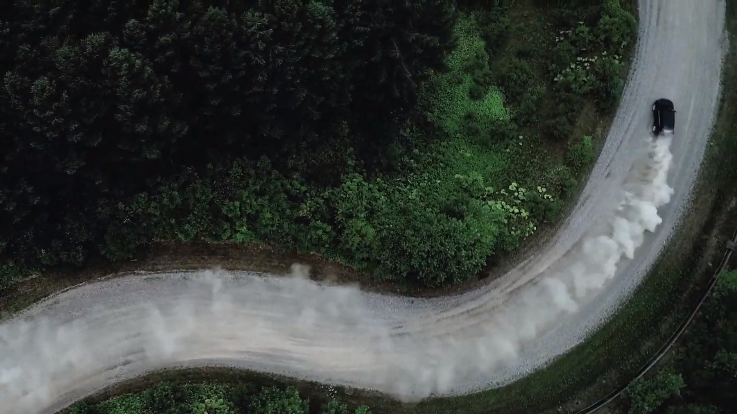 さまざまな路面で高い走行性能を発揮する点も新型アウトランダーPHEVの大きな魅力