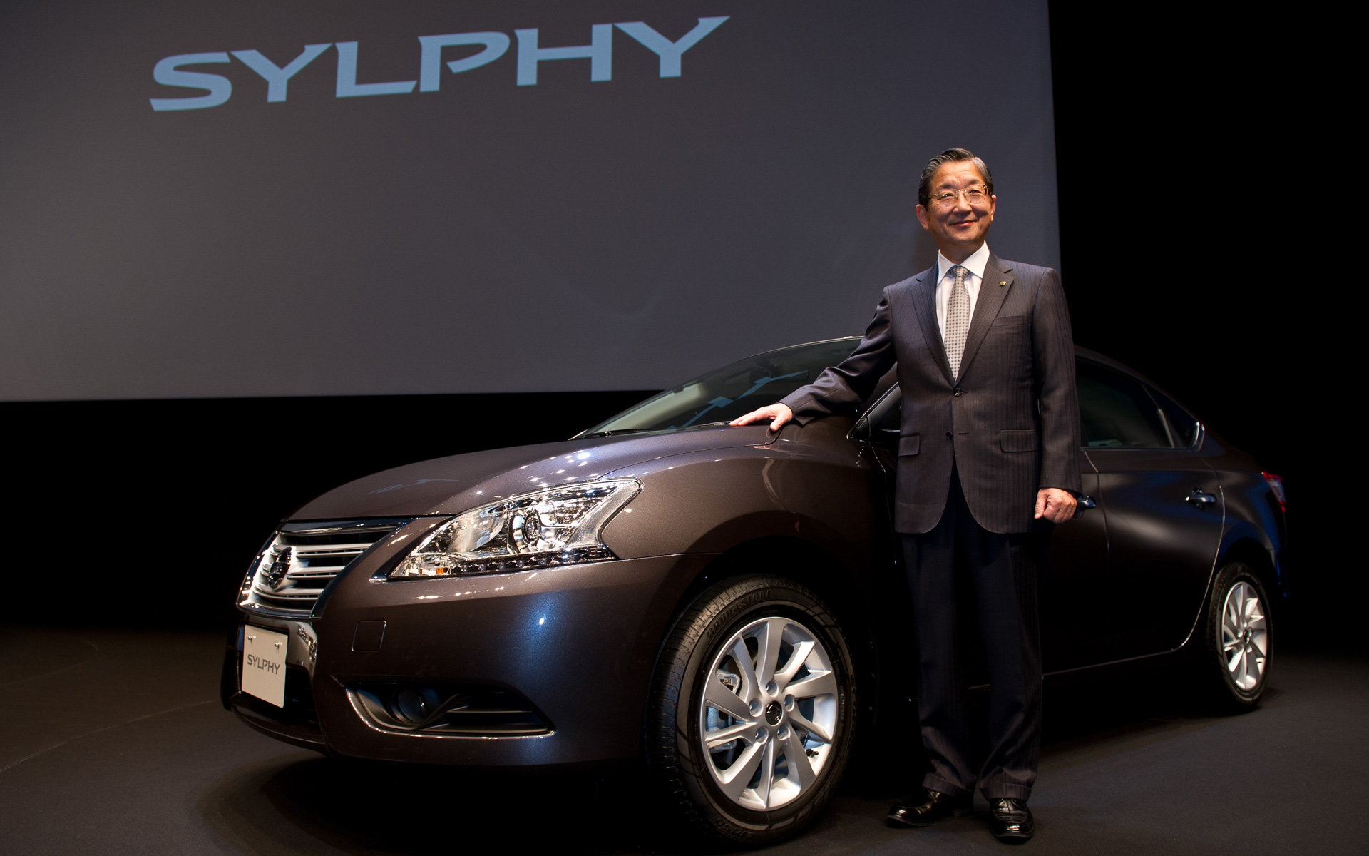 2012年に開催された「シルフィ」の発表会。写真は当時のCOO 志賀氏