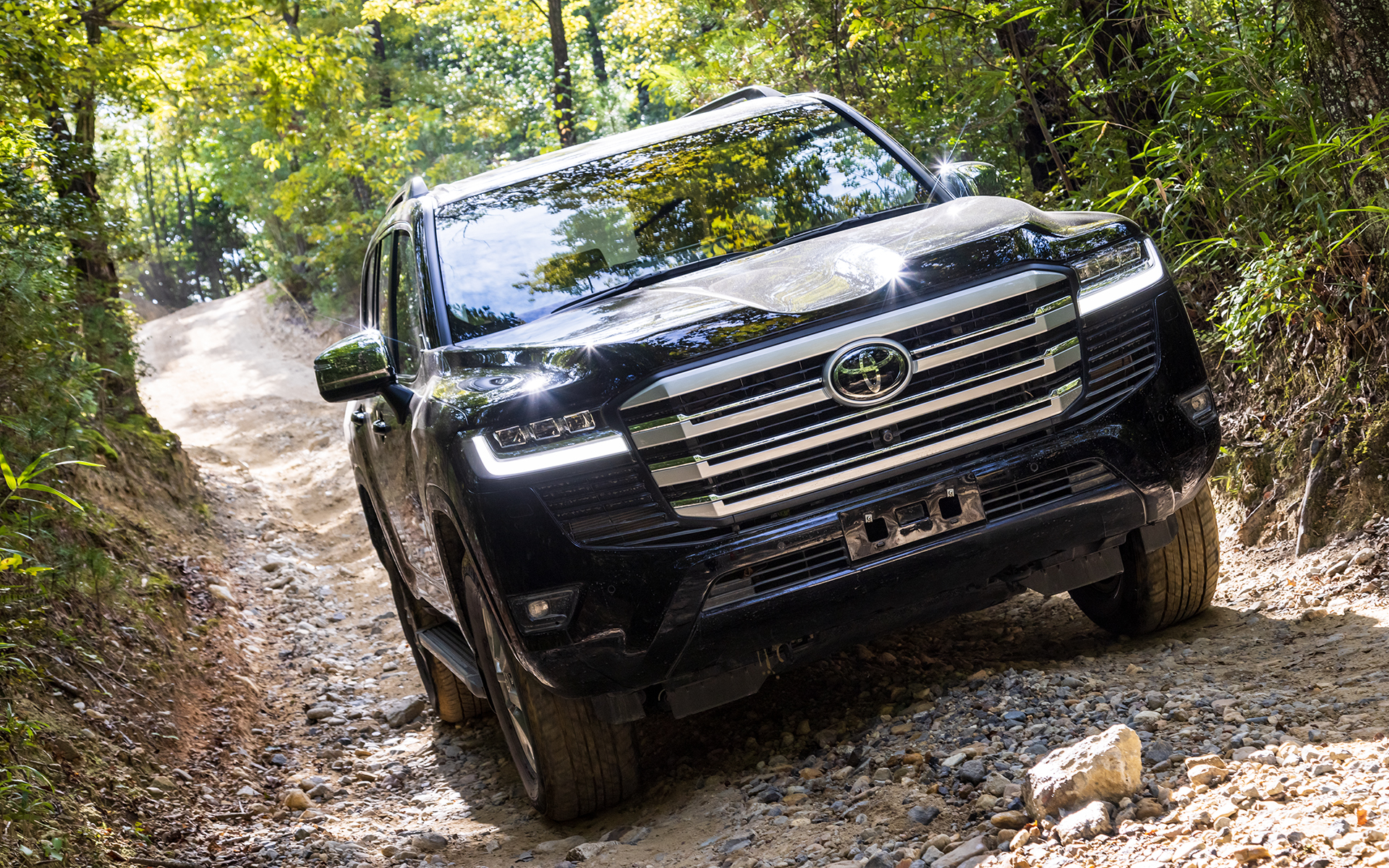 「ランドクルーザー」（300系）