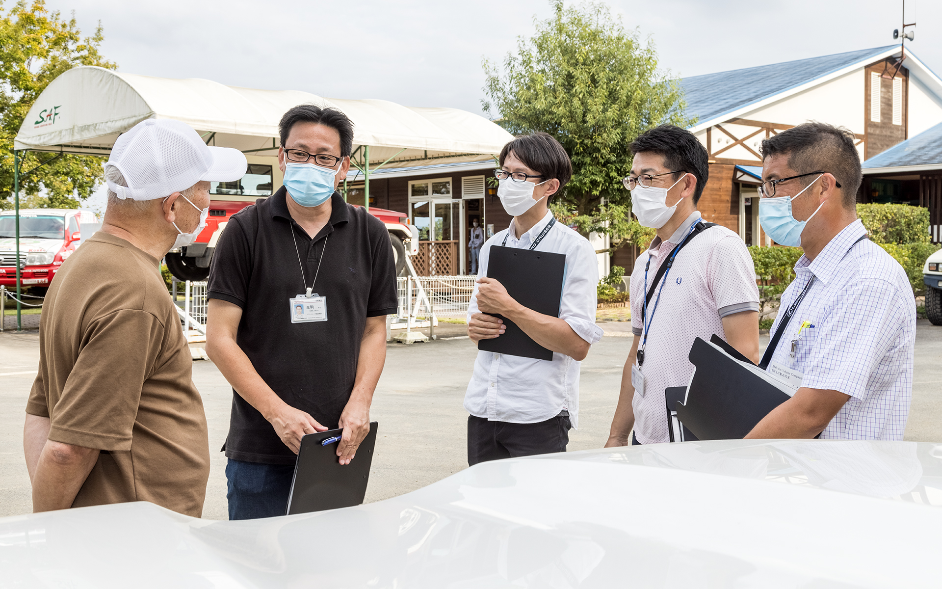 試乗の合間に開発担当者に質問する時間も