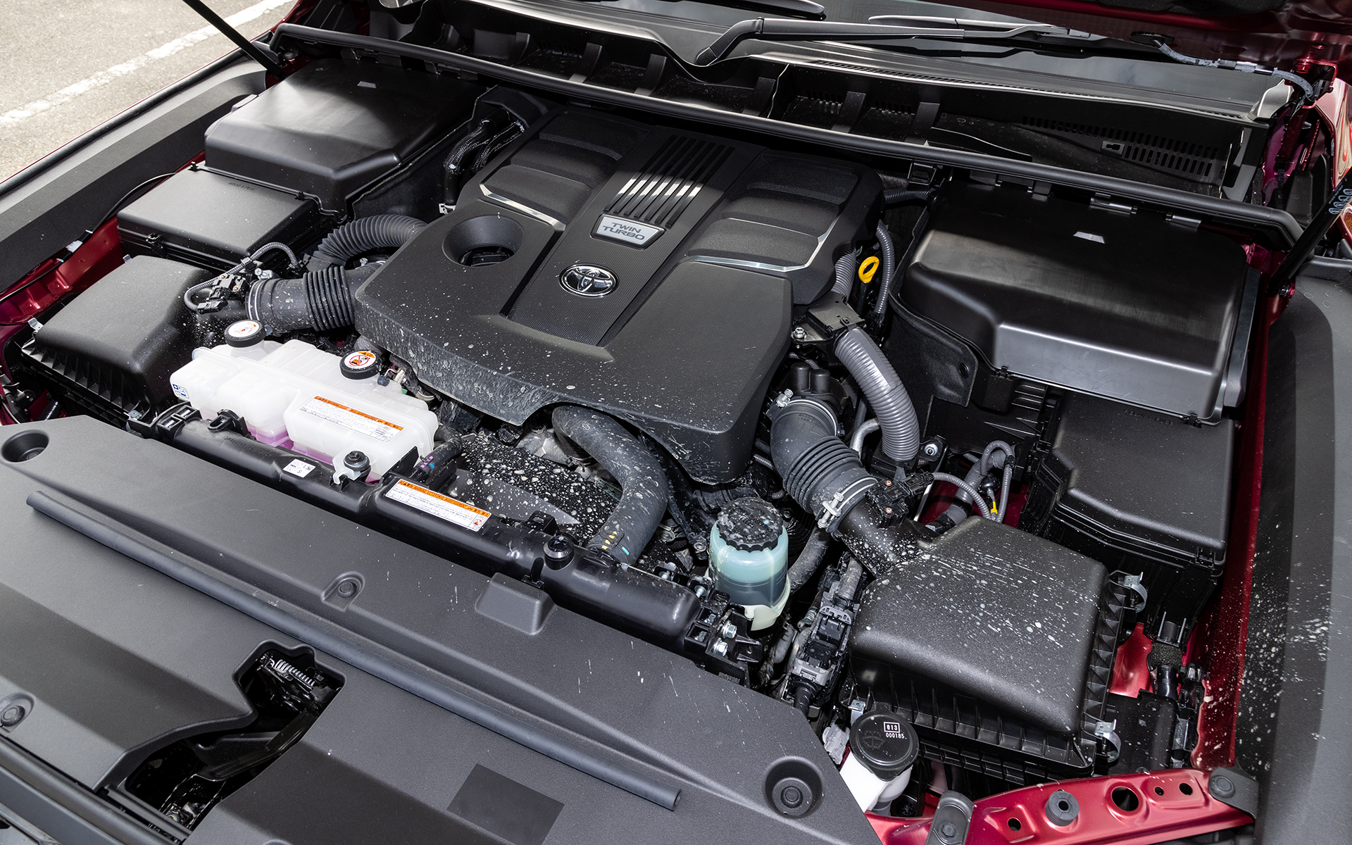 最高出力305kW（415PS）/5200rpm、最大トルク650Nm（66.3kgfm）/2000-3600rpmを発生するV型6気筒3.5リッターツインターボ「V35A-FTS」型エンジン