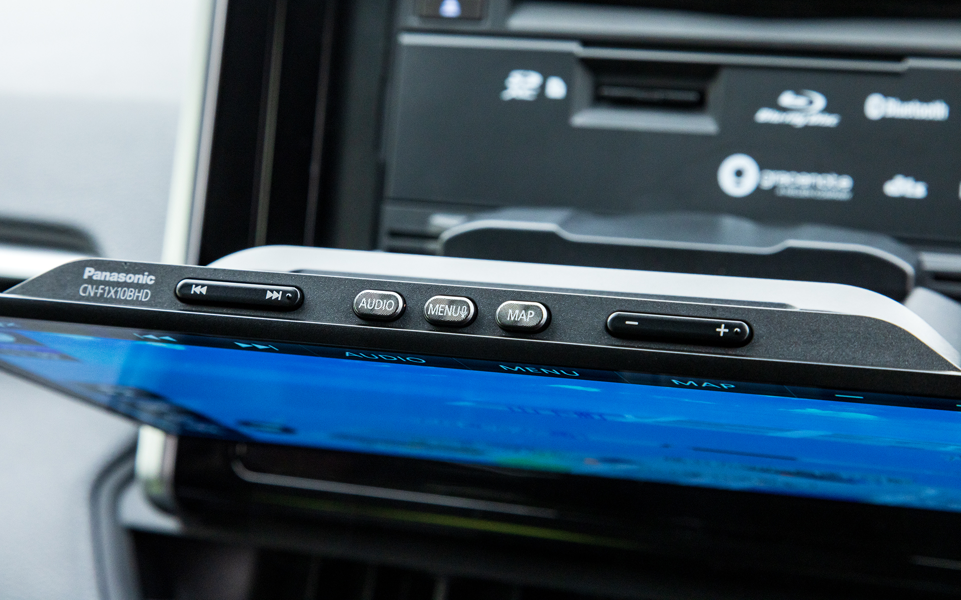 ディスプレイ上部にハードキーを用意