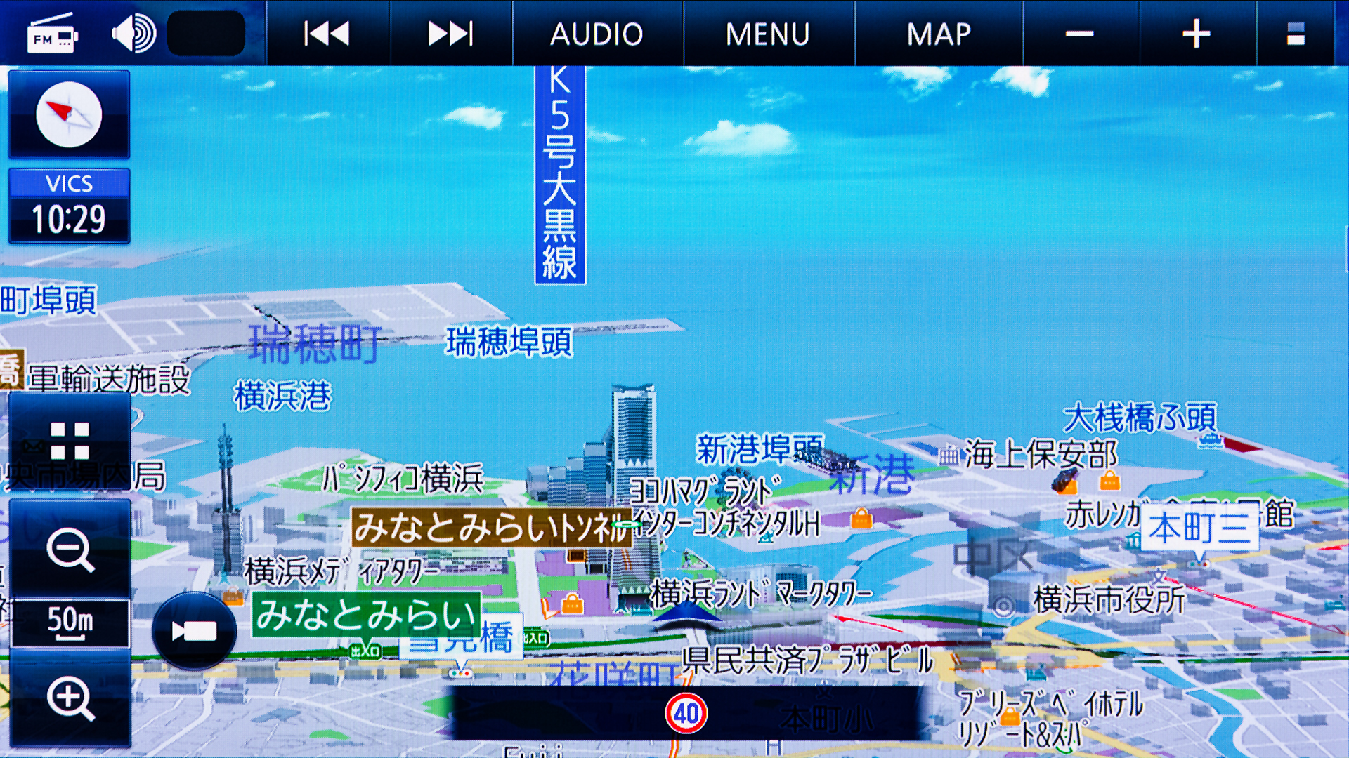 3D表示。ランドマークタワーや観覧車、奥には横浜ハンマーヘッドとリッチな表示を実現