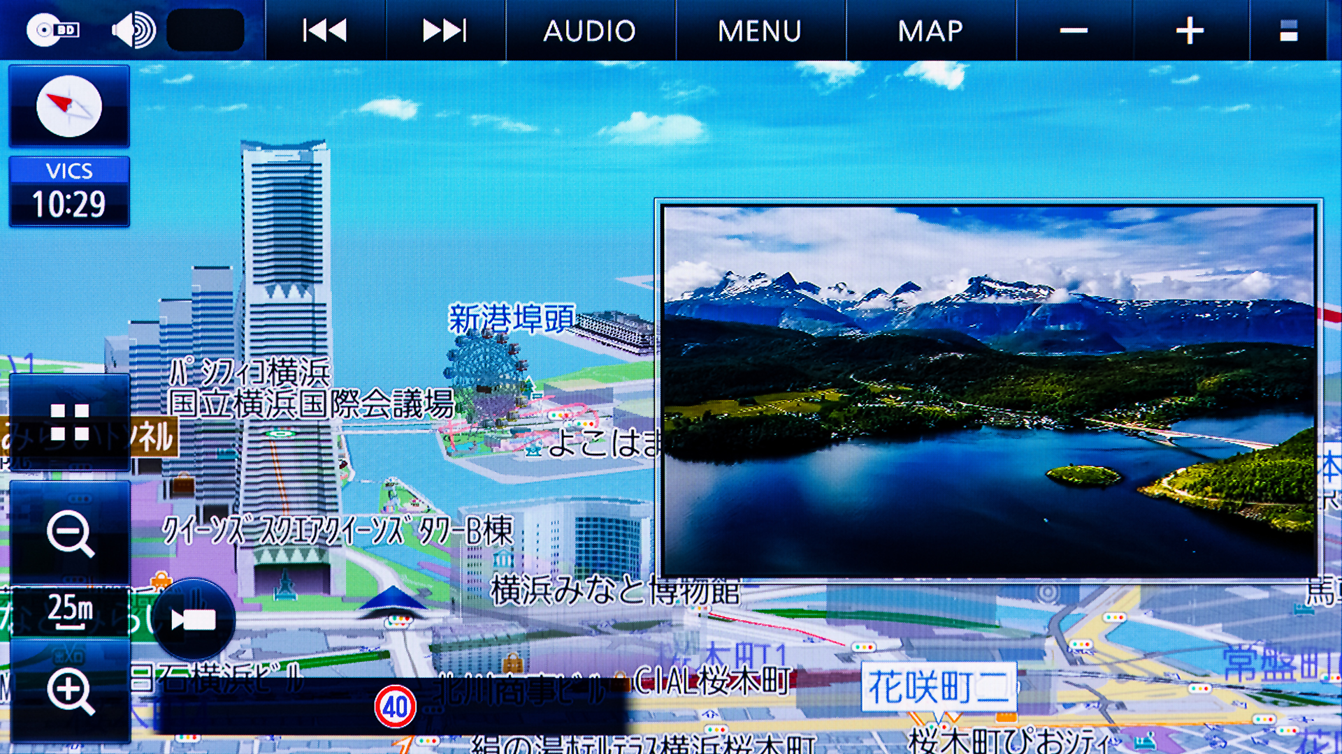 2画面表示はウインドウタイプ。サブ画面には地図だけではなく映像も表示可能