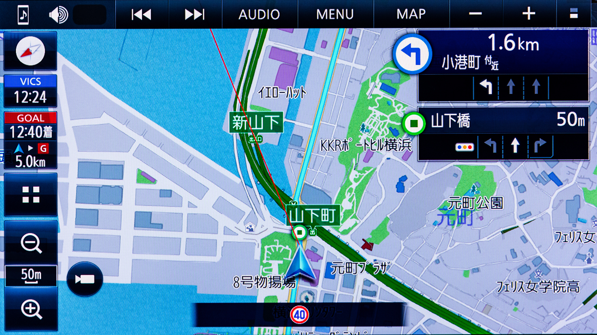 レーンガイド。緑色で示された交差点のように直進でも表示されるのは安心感が高い