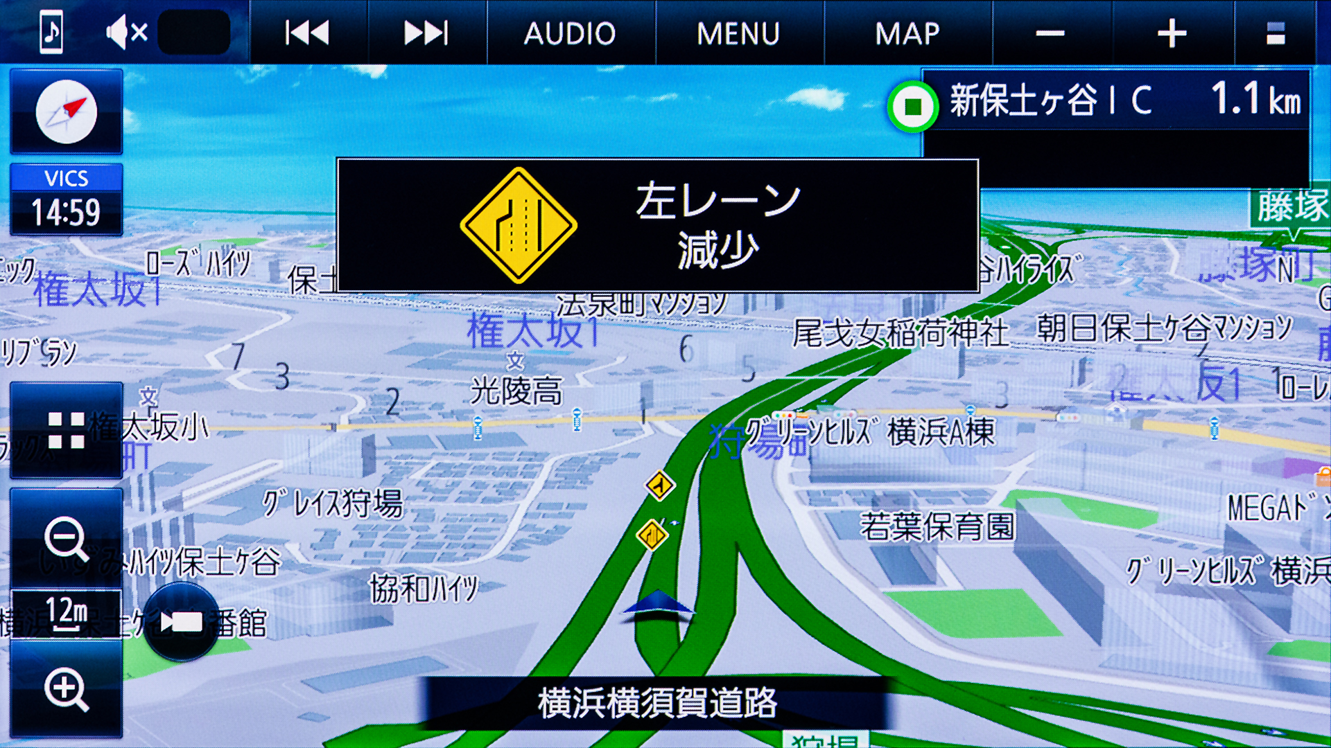 注意喚起の標識情報。不必要な場合はストラーダチューンのガイダンス項目で拡大表示をオフにすることができる