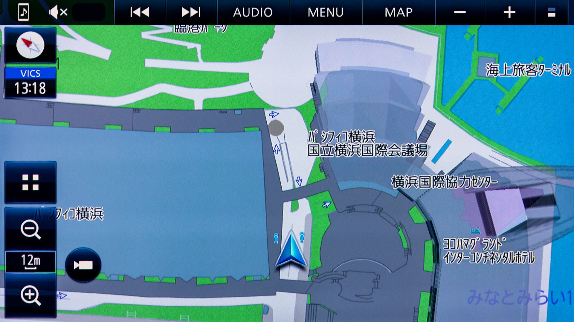 周囲の道路にマッチングすることなく自車位置を表示。出口もピッタリ